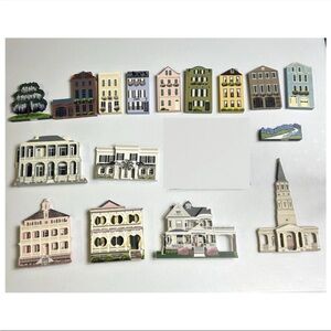 Lot of 17 Pieces Shelia’s Collectables Wood Blocks Hand Painted Shelf Sitters
